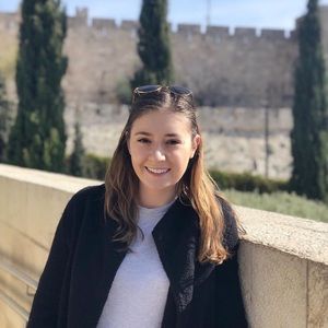 Meet your Posher, Danielle